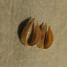 GOLD COLORED SHINY LEAF DANGLE EARINGS! FREE SHIPPING!!