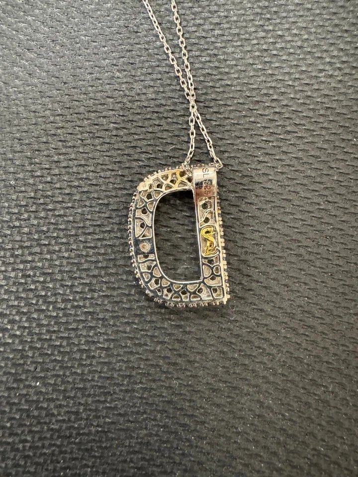 Collar colgante Suzy Levain "D" detalles de zafiro y diamantes en cadena de 18" de ley Foto 3 de 4