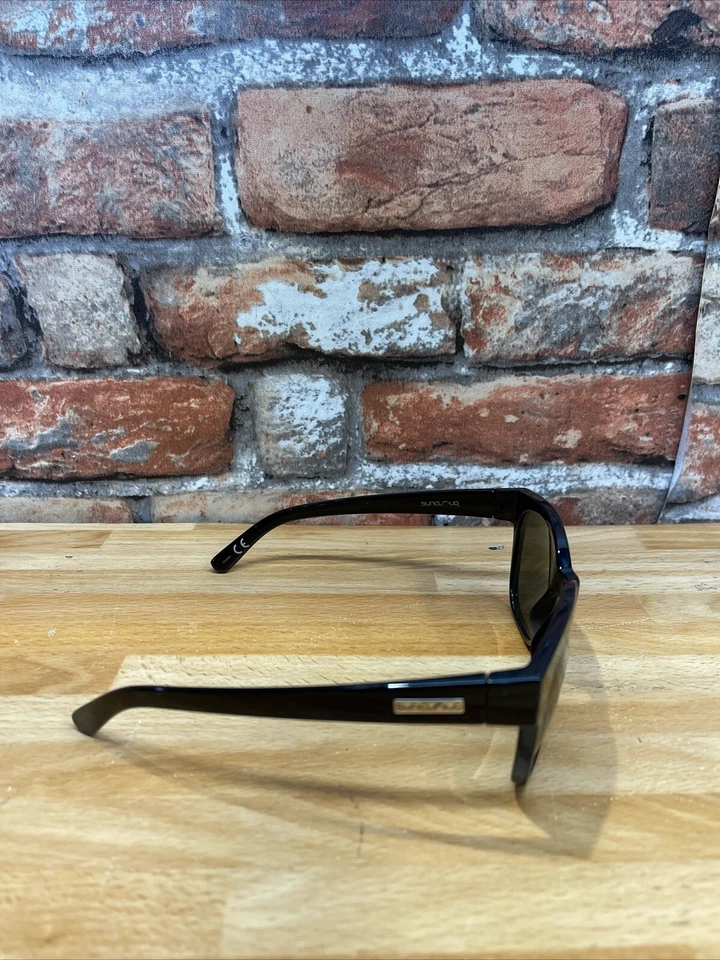 Gafas de sol polarizadas Suncloud Rambler - Marco negro brillante lentes espejadas rojas Foto 4 de 4