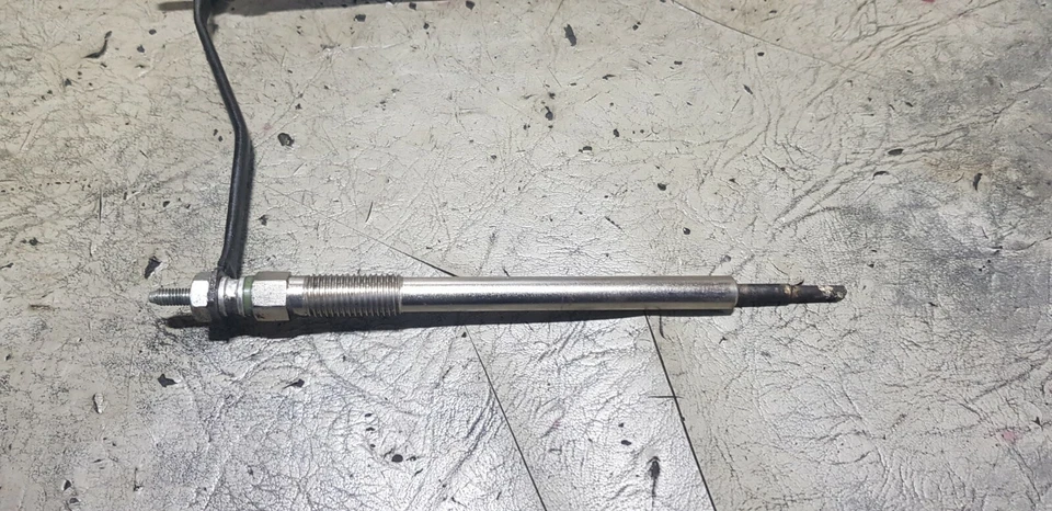 Toyota Avensis T27 2.0 D-4D diésel berlina 2010 4 puertas bujía incandescente X 4 Foto 3 de 3