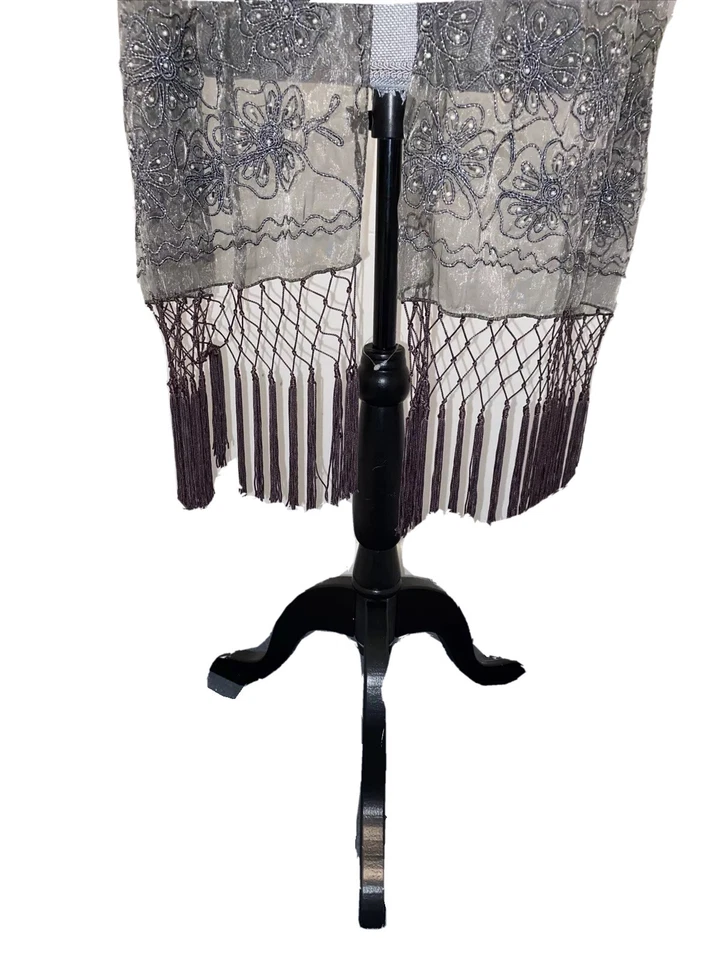 Bufanda Cejón Gris Plateado Cuentas Remolino Mantón Largo Flecos 96" pulgadas 22" pulgadas de ancho Foto 2 de 3