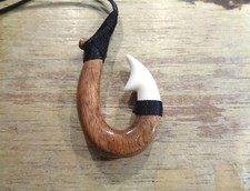 36MM SOLID KOA WOOD WATER BUFFALO BONE HAWAIIAN MAKAU FISH HOOK PENDANT NECKLACE