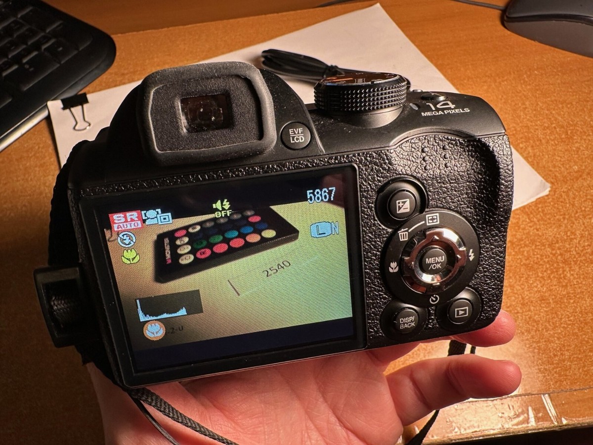 Fujifilm FinePix S4500 14.0MP Digital Camera + Few Extras (2540