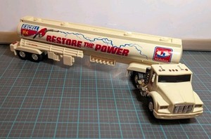 HOLIDAY STATION STORES TOY TANKER TRUCK - 14" LENGTH 18 WHEELER LIMITED EDITION