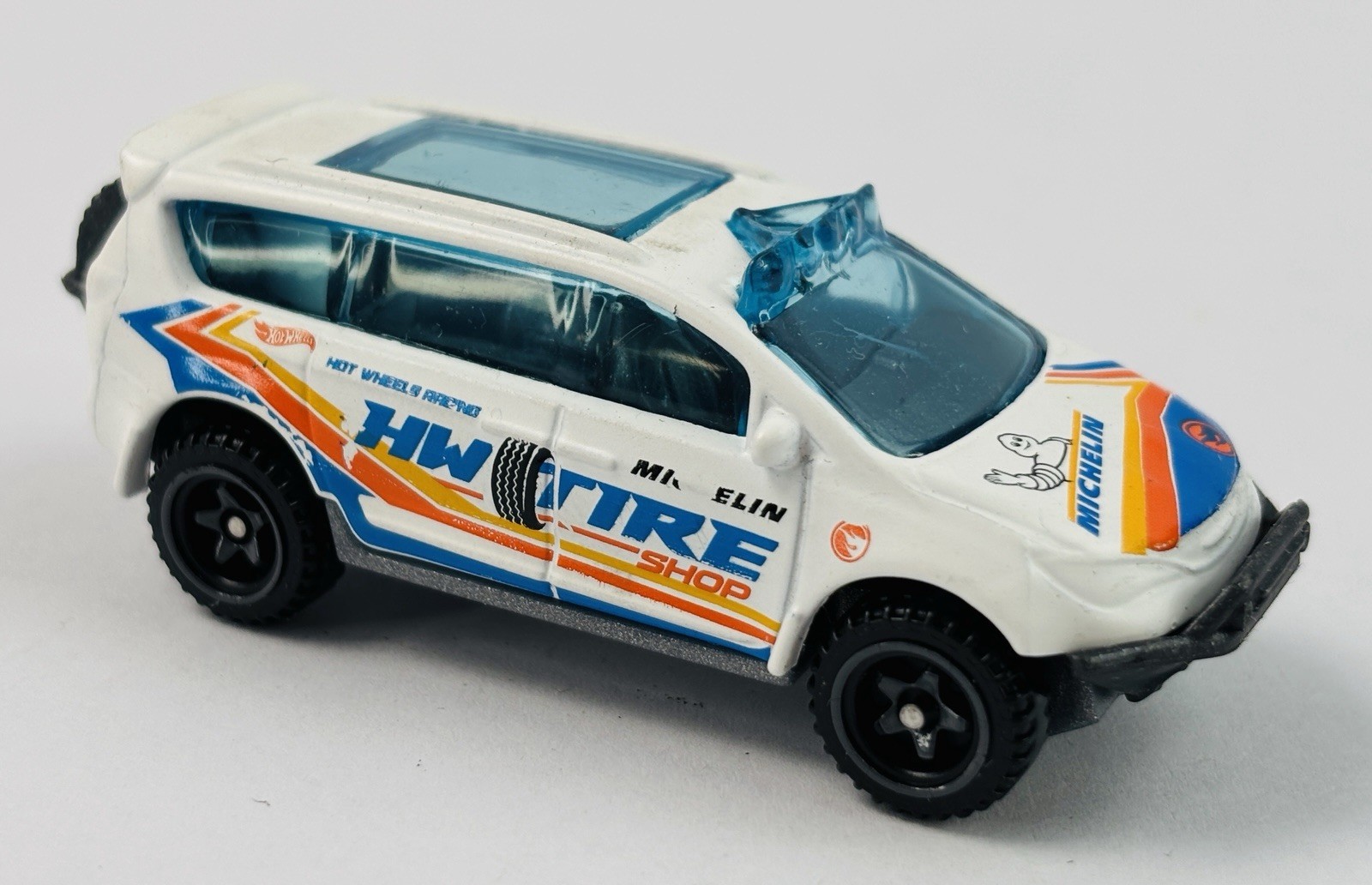 Hot Wheels Chrysler Pacifica Treasure Hunt 165/250 HW Metro 2021 White Loose