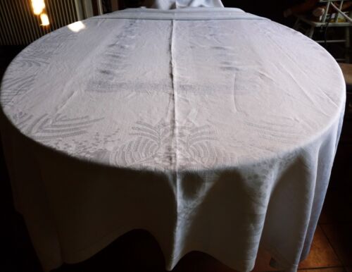 Grande nappe blanche ancienne en fil de lin damassé décor de mimosa 162 x 278 cm
