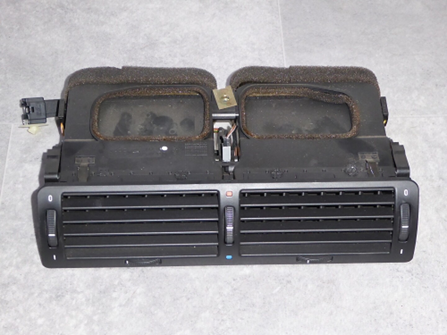 BMW E38 730i Frischluftgrill Mitte 64228391583 online kaufen | eBay