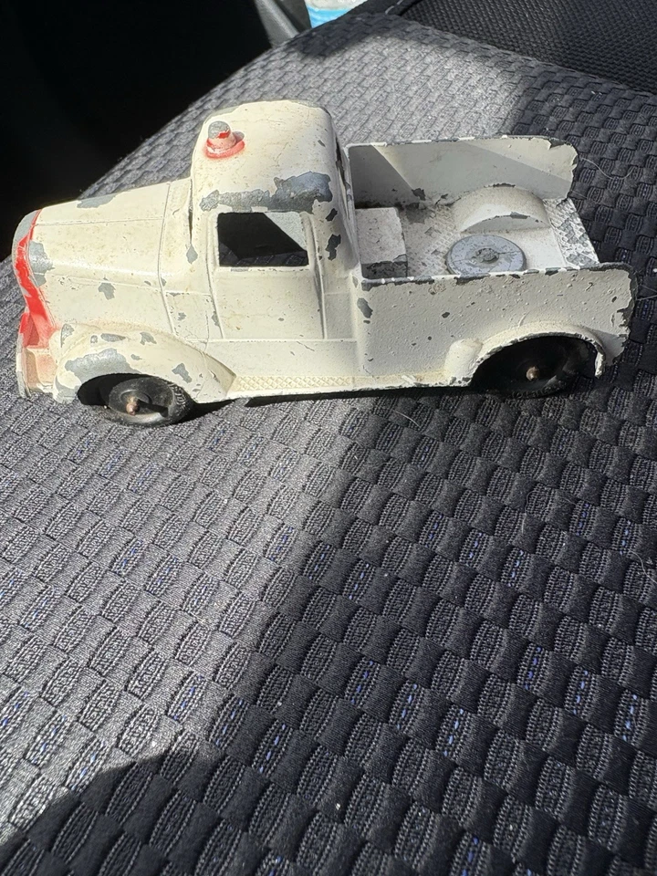 Camión de remolque MACK Tootsietoy 1947 antiguo de colección blanco y rojo - hecho en EE. UU. Foto 3 de 4