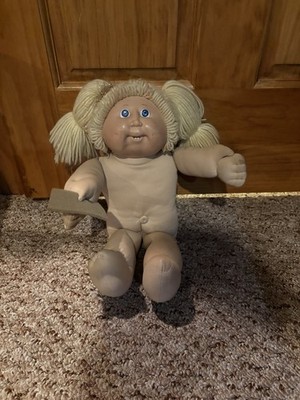 Cabbage Patch Kid  Look! Now My Hand Can Hold!  With Box