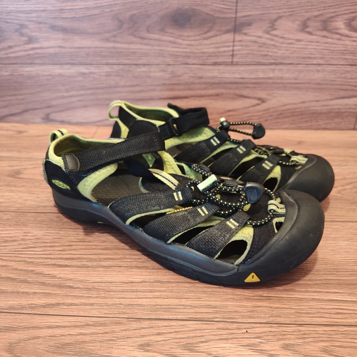 Scarpe Keen Newport Big per bambini taglia 6 EU 38 nero verde