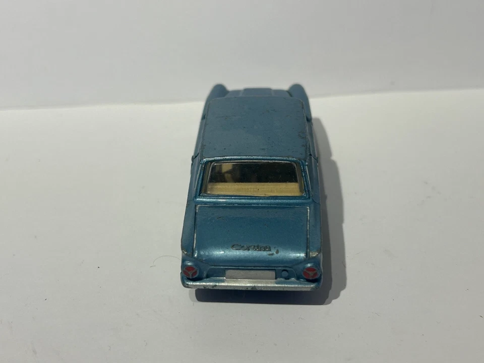 Dinky Toys 139 Ford Cortina 3 door Blue, Original, Vintage, Rare - Image 3 of 4