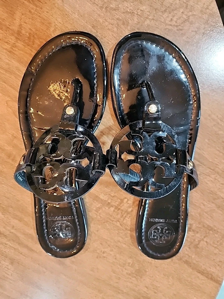 Sandalia Tory Burch Miller talla 9 M charol negro Foto 3 de 4