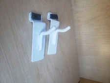 1 inch White Peg Hook for Slatwall - Pack of 28. Tube diameter is 6mm. 