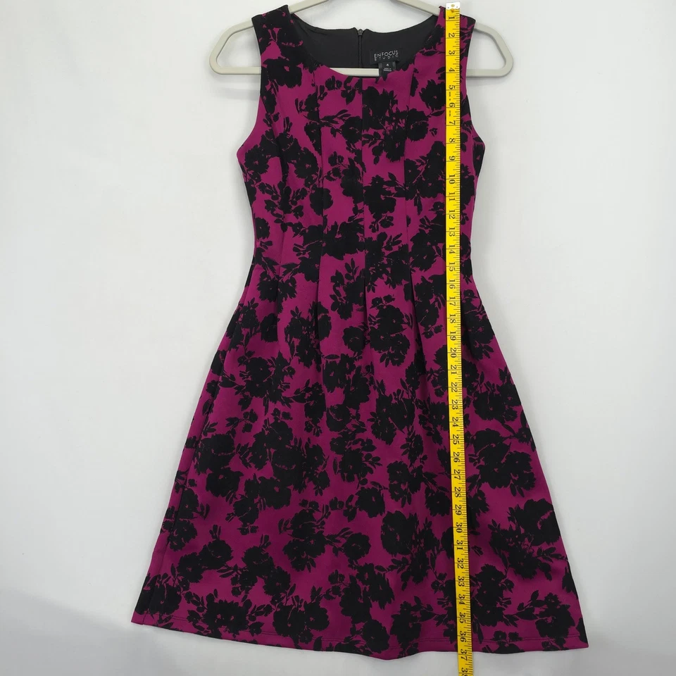 Vestido En Focus Studio 4 Rosa Negro Terciopelo Burnout Floral Ajuste y Acampanado Cachicho Foto 3 de 4