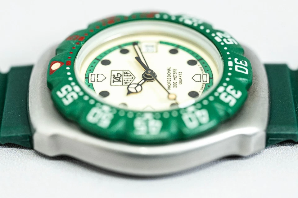 Sin tarifas *CASI COMO NUEVO* ETIQUETA Heuer Formula 1 Pro 200 m 372,508 Qz verde 28 mm damas Foto 4 de 4