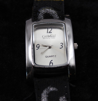 Vintage Damen Armbanduhr Quarz Giovani Beverly Hills Edelstahl Alphabetarmband