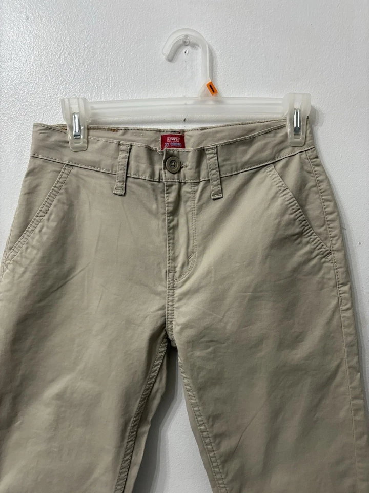 Pantalones de uniforme caqui Levi’s para niños talla 16 cintura 28” largo 40” ajuste ajustado Foto 3 de 4