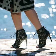 Stuart Weitzman Women's CAGEY Scalloped Calfskin Bootie Heels 9