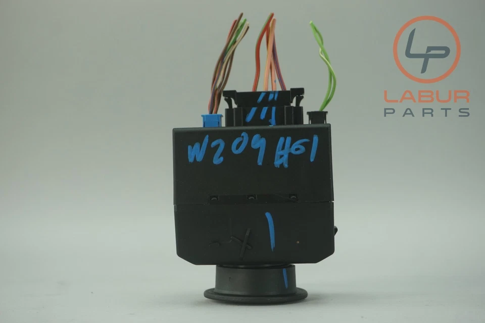 W209 05-09 Mercedes CLK Class Ignition Switch Module With Key B719 - Image 4 of 4