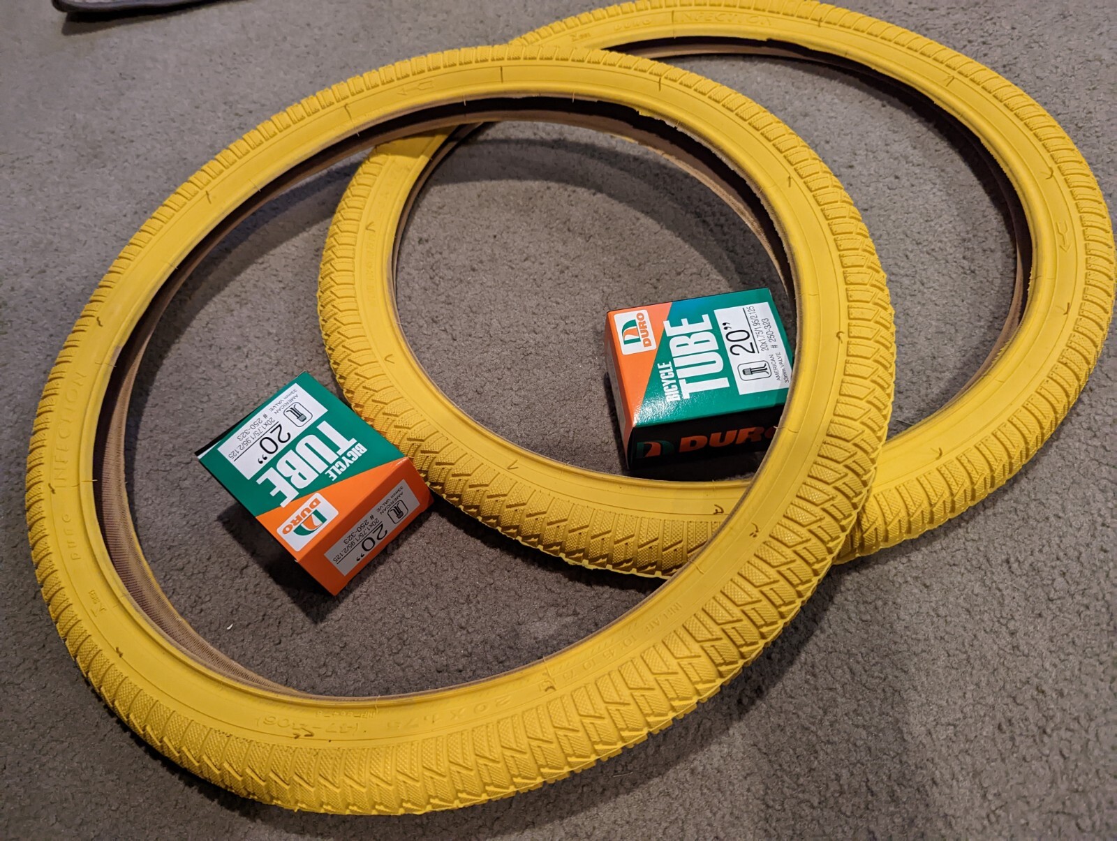 Pneu Maxxis Hookworm 20x1.95 Arame - Durabilidade e Aderência para Manobras Pneu Maxxis Hookworm 20x1.95 Arame - Durabilidade e Aderência para Manobras