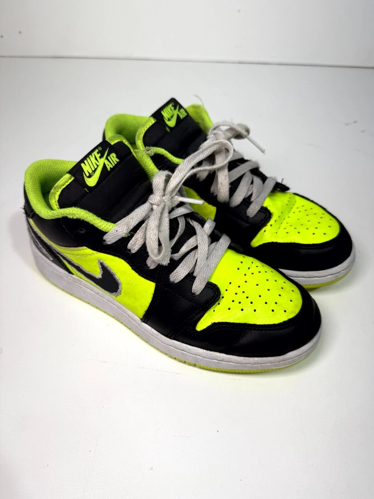 Nike Air Jordan 1 sneakers basse giovanili 5 Volt bianco nero scarpe stringate DX6666 701