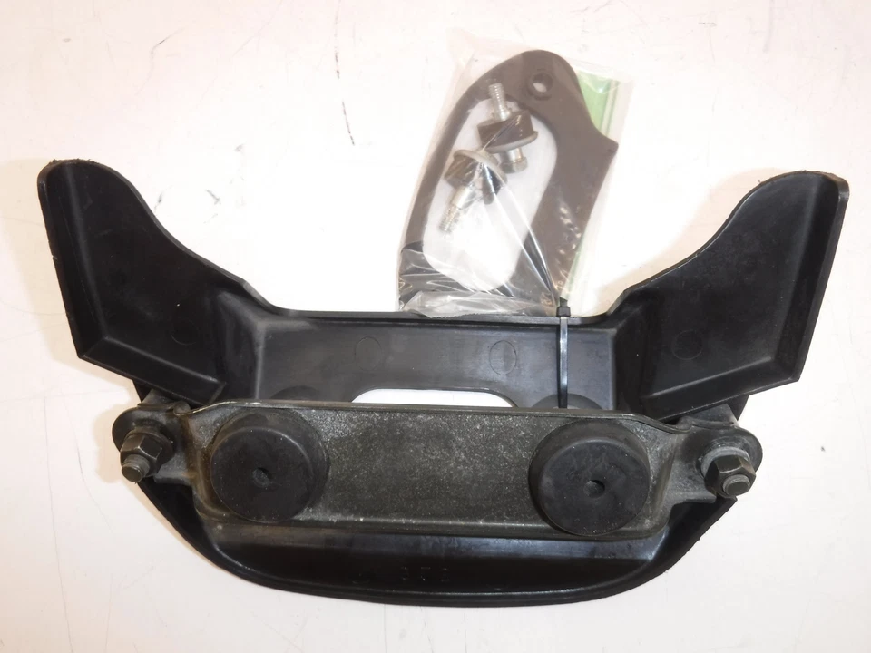 Yamaha XS850S 1980 SOPORTE DE ASIENTO SOPORTE DE MONTAJE CUBIERTA TRASERA 3J2-24756-00-0 Foto 4 de 4