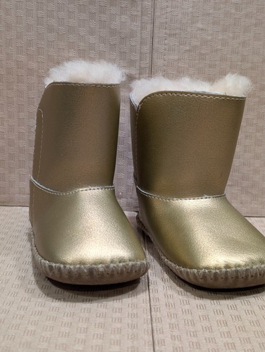 UGG Australia Newborn Baby Size 0-6 mos Metallic GOLD Cassie Booties, pre owned - Picture 7 of 7