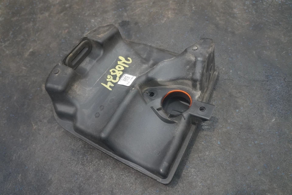 Engine Air Intake Manifold Cover 25887461 GMC Sierra 2500 Denali 3500 2012-16 - Image 3 of 4