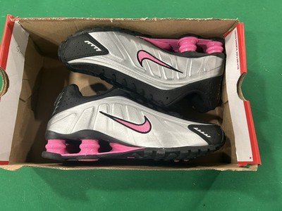 Nike Shox Women s Low Top Lace-Up Sneakers Black/Silver/Pink Logo Colorblock