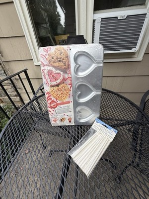Wilton Heart Rice Krispie Treat Mold Pan Valentine With Sticks - New Unopened