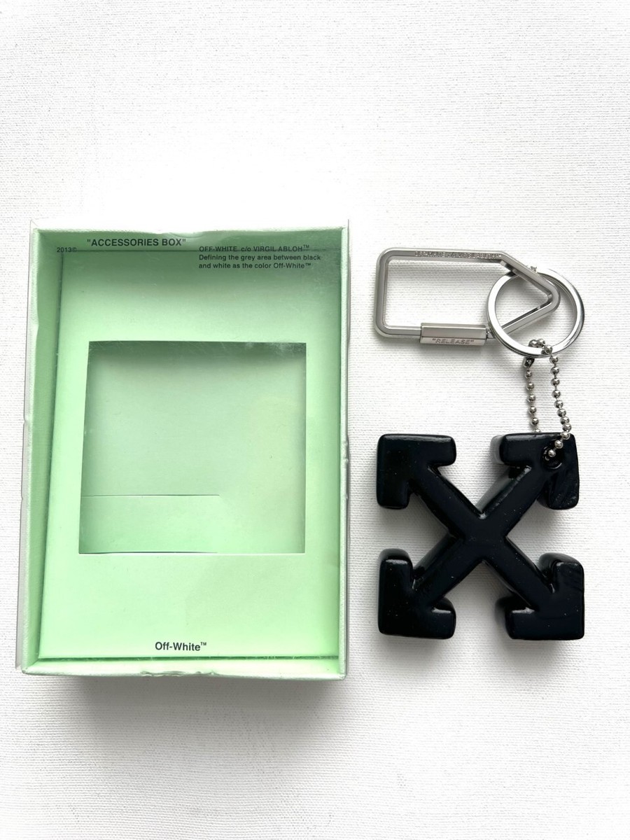 Off-White x Virgil Abloh Arrow Key Ring Keychain in Black | eBay Off-White x Virgil Abloh Arrow Key Ring Keychain in Black | eBay