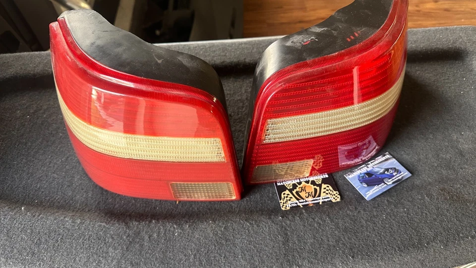 Lanternas traseiras Volkswagen R32 Ocean modelo europeu 2004 - Imagem 2 de 4