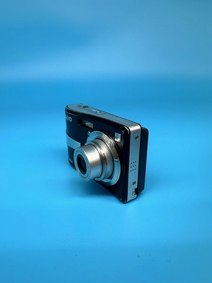 Sanyo S770 7.1 MP Digital Camera With SD Card, Black - Tested *read* - Image 3 of 4