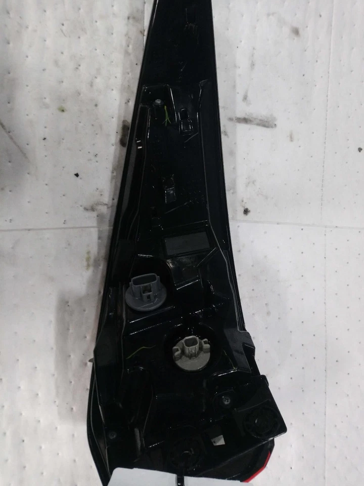 Used Right Tail Light Assembly fits: 2017 Infiniti QX60 quarter panel mounted Ri Foto 2 de 4