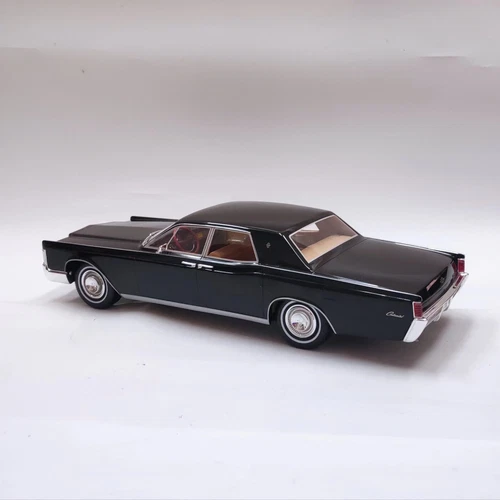 BOS modello 1/18 LINCOLN CONTINENTAL BERLINA 1968 nero 001 - Foto 8 di 8