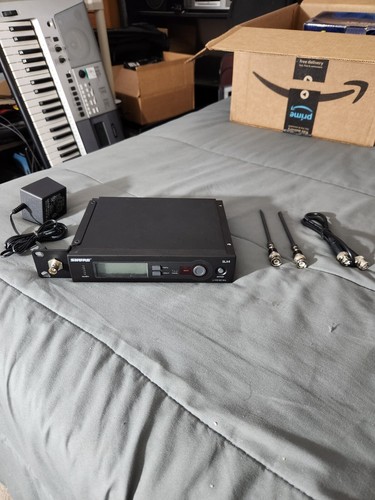 Receptor de micrófono SHURE SLX4 572-598 MHz con adaptador de corriente/antenas/cable - Imagen 1 de 5