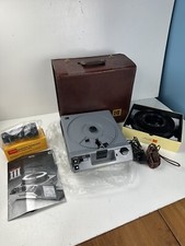 Kodak EKTAGraphic III 35mm Professional Slide Projector w/Case, Lens, Remote