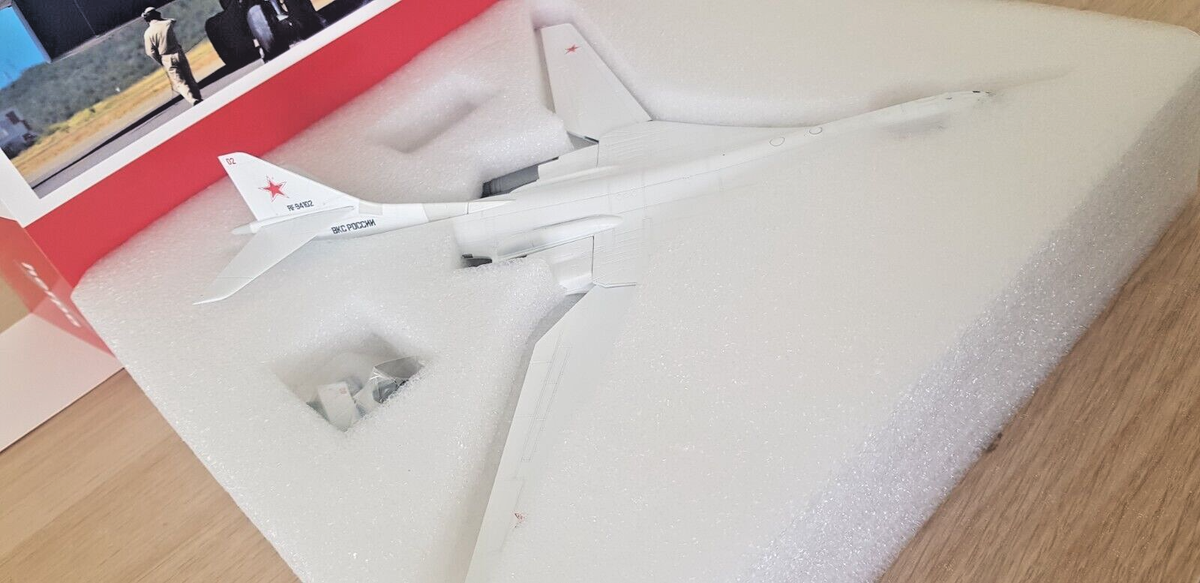 herpa Tu-160 1/200スケール Herpa 1/200 572118 Tupolev Tu-160 Blackjack Russian Air Force
