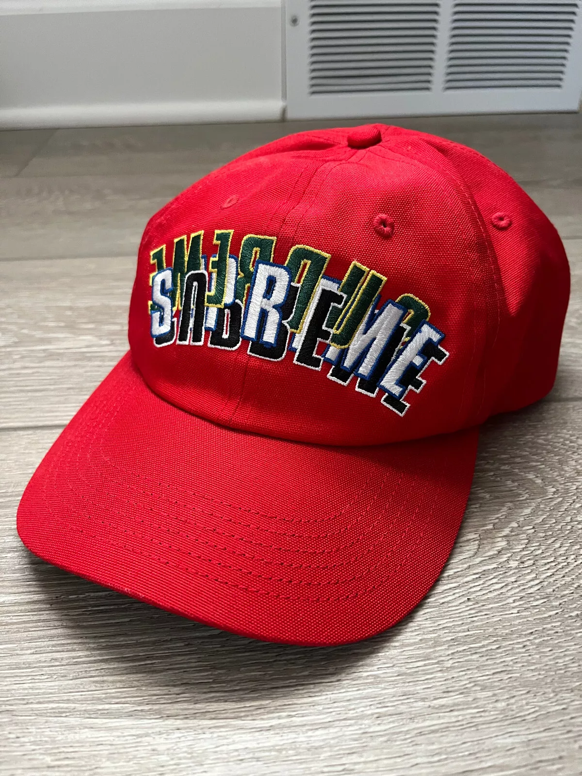 Chapeau Supreme empilé Cordura 6 panneaux rouge triple brodé