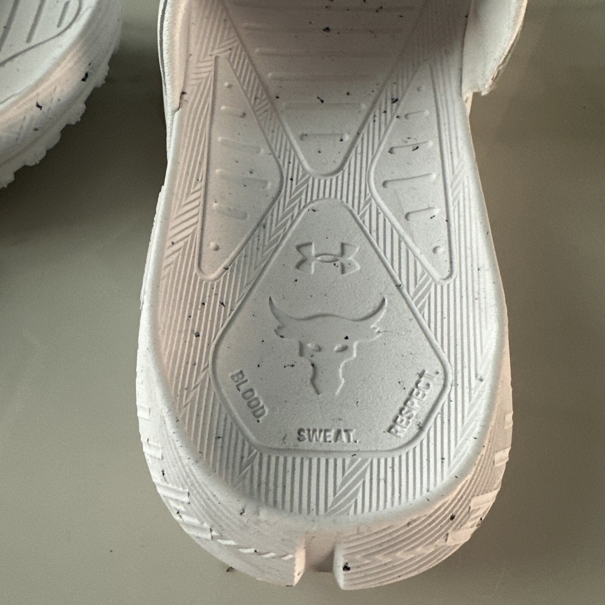 Under Armour Mens Project Rock Sideline Slides Blood Sweat  display picture 1
