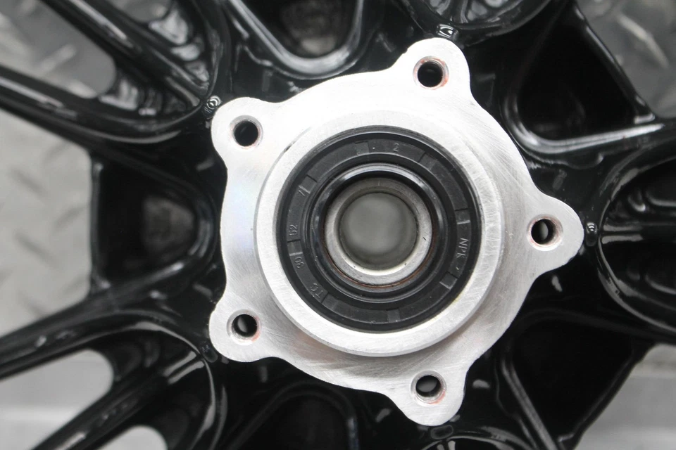 Llanta trasera Indian Scout Sixty 2017 negra 16MCX3,50 (recta) Foto 3 de 4