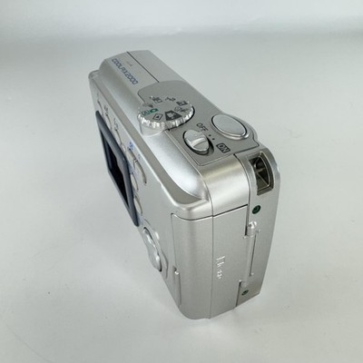 Vintage Nikon Coolpix E2000 Digital Camera 3X Zoom Point Shoot