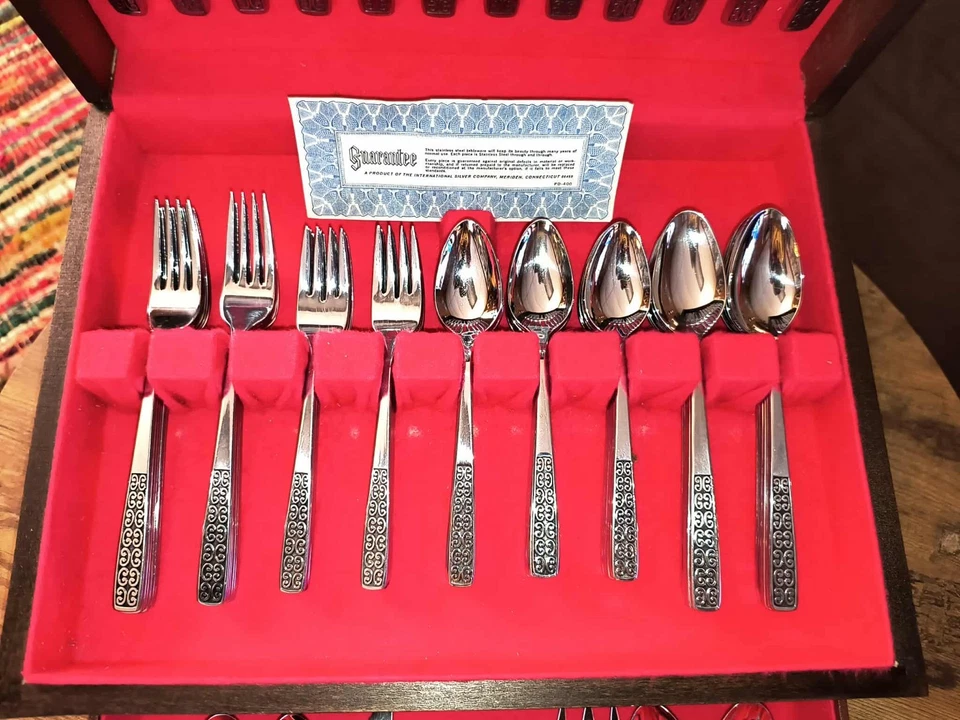 JUEGO DE CUBIERTOS Y CAJA DE MADERA INTERNACIONAL PLATA "SERENATA" ACERO INOXIDABLE -78 piezas Foto 4 de 4