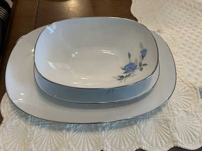 Noritake Sylvia 6603 Fine China Service for 12 90 Piece Set Blue