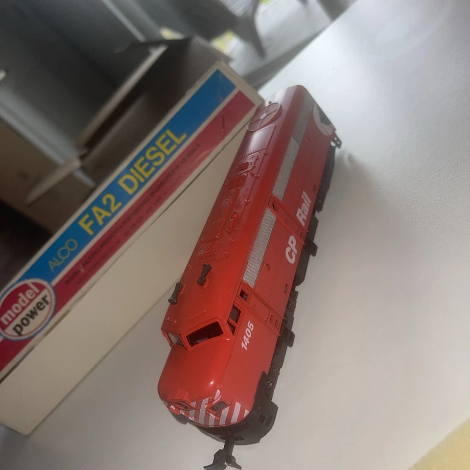 Model Power CP Rail #1405 ALCO FA2 Diesel Loco – HO Scale – Red – Original Box - Image 4 of 4