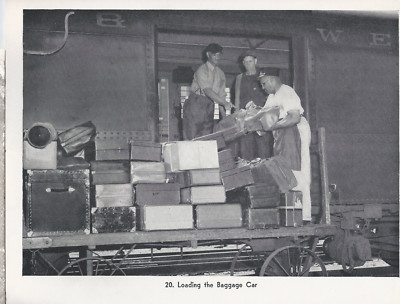 Beladen des Gepäckwagens 8 1/2''x11'' Fotodruck Arbeitsszene auf der RR