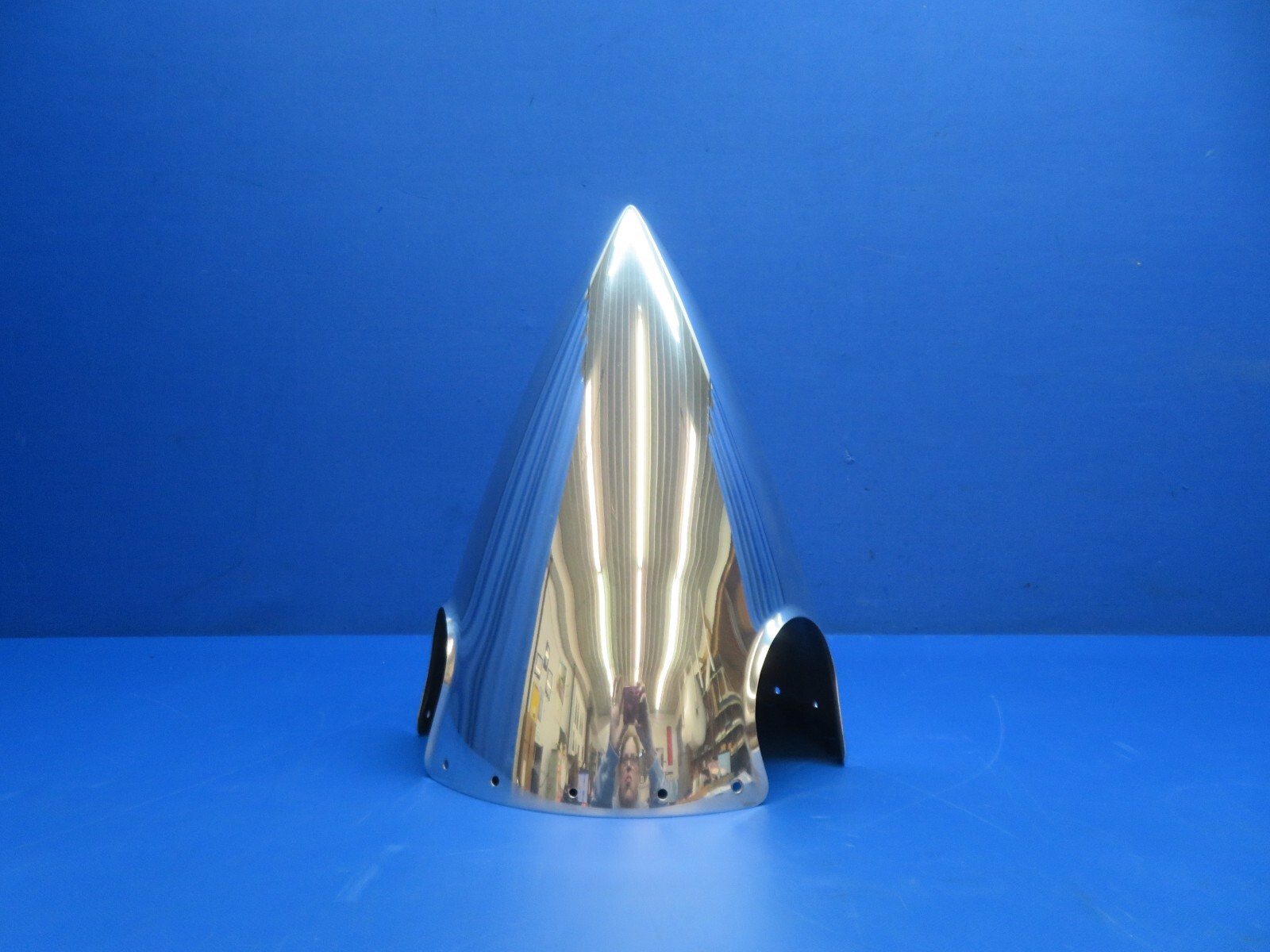 Beech A36 Bonanza Hartzell 3 Blade Spinner P/N C-3532-5P (0425-163)