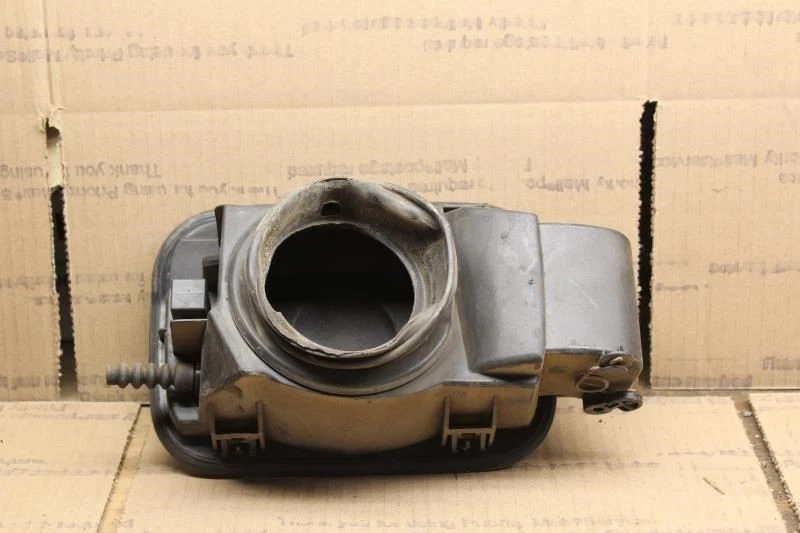 BMW 550i E60 2006 2007 2008 2009 2010 puerta de llenado de combustible gris amatista A09 Foto 2 de 4