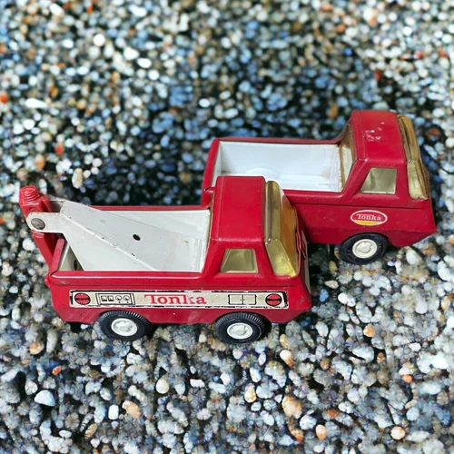 Lot Of 2 Vintage Red Tonka  Wrecker & Pickup Truck 1970's 4.5" Long