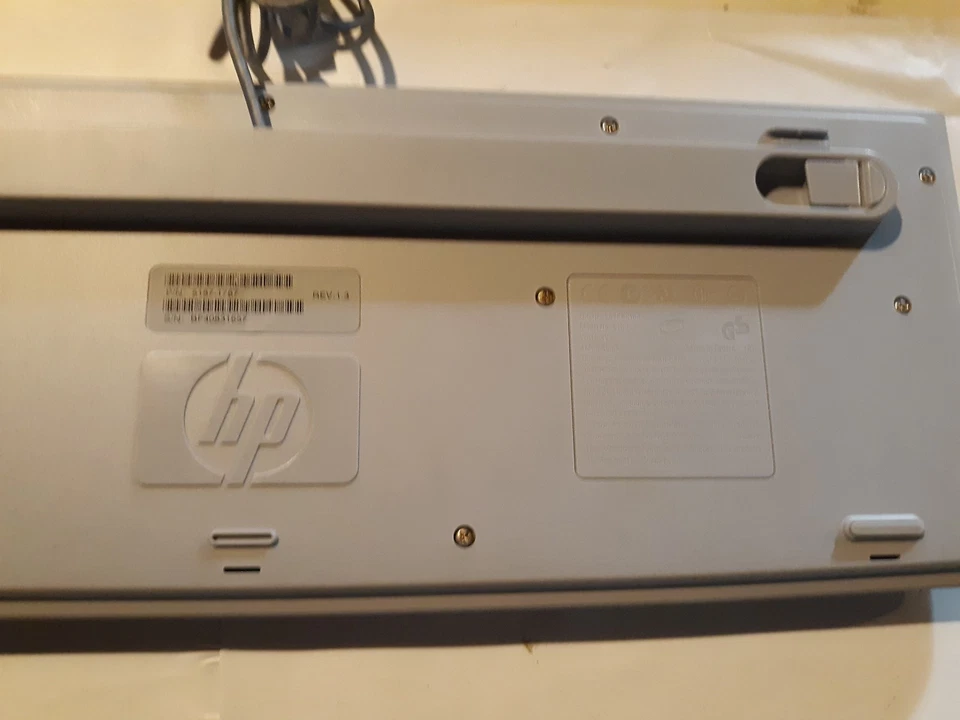 HP KEYBOARD 5187-1767 Rev 2.2 Tested good working order  - Image 4 of 4